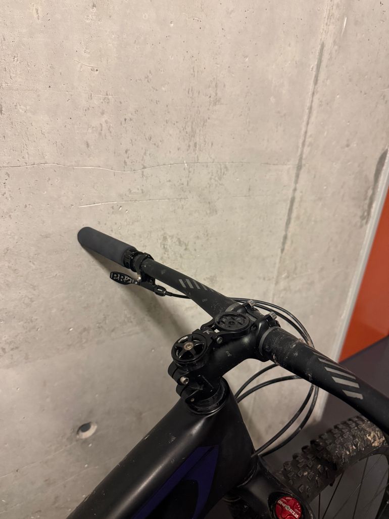 Used Specialized Men's Epic Pro 2019 2019 Mountainbike, Black, 29 — image 3 of 6