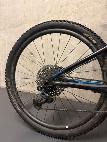 Used Specialized Men's Epic Pro 2019 2019 Mountainbike, Black, 29 — image 2 of 6