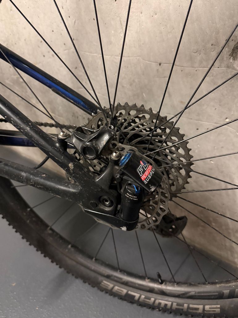 Used Specialized Men's Epic Pro 2019 2019 Mountainbike, Black, 29 — image 6 of 6