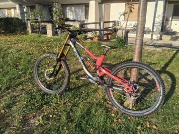 Saracen Myst Team 27.5 2019 2019 Mountainbike usato, Rosso — immagine 6 di 12