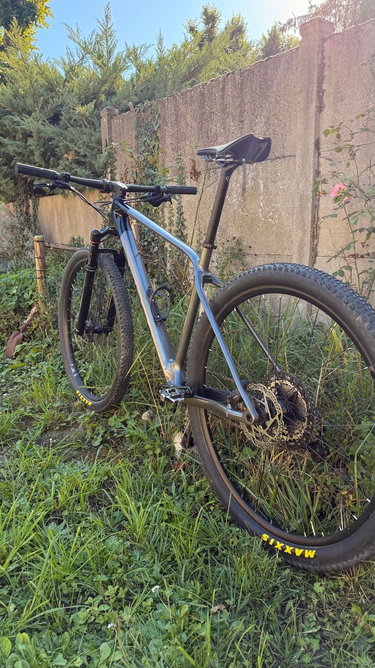 Used Orbea ALMA M50 2022 2022 Mountainbike, Black, 29 — image 2 of 8
