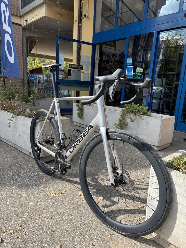 Used Orbea ORCA M20iTEAM 2024 2024 Road & Gravel, Light Gray — image 7 of 7