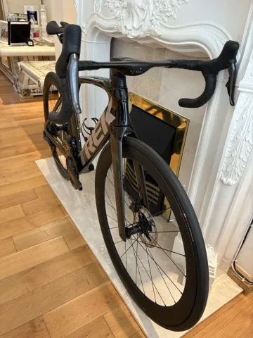 Used Trek Madone SL 7 2023 2023 Road & Gravel, Black — image 9 of 9