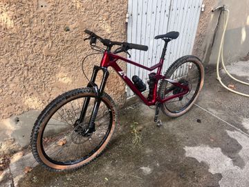 Used R RAYMON FullRay 150 9.0 2024 2024 Mountainbike, Red, 29 — image 1 of 9