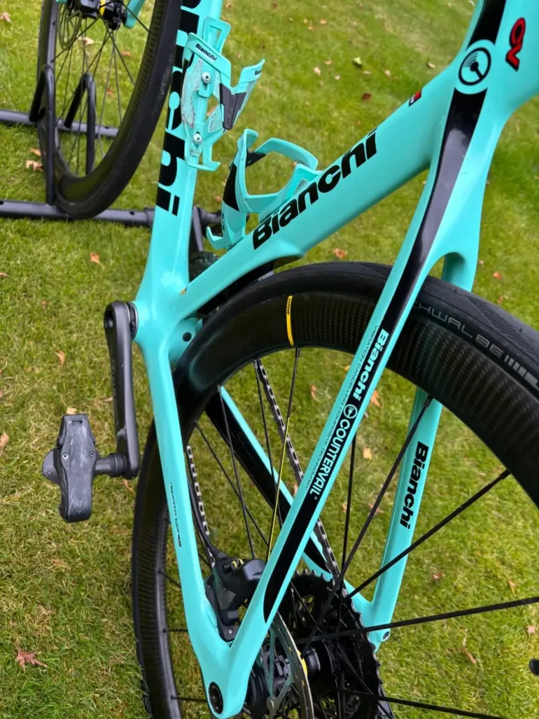 Used Bianchi Oltre XR4 Super Record 2019 2019 Road & Gravel, Blue — image 11 of 16