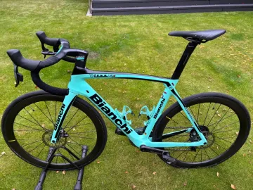 Used Bianchi Oltre XR4 Super Record 2019 2019 Road & Gravel, Blue — image 1 of 16