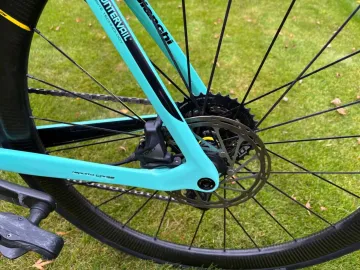 Used Bianchi Oltre XR4 Super Record 2019 2019 Road & Gravel, Blue — image 12 of 16