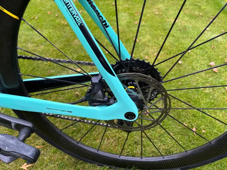 Used Bianchi Oltre XR4 Super Record 2019 2019 Road & Gravel, Blue — image 12 of 16