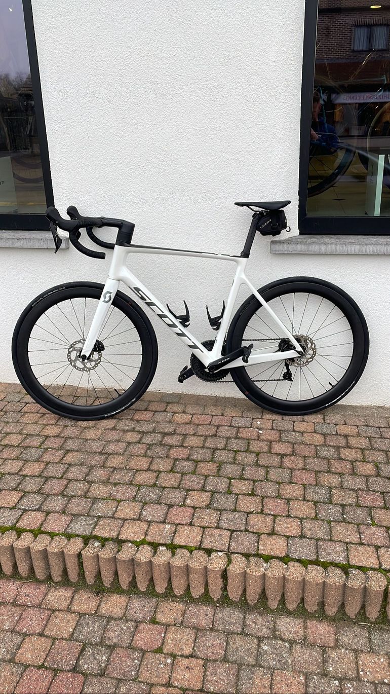 Used Scott Addict RC 40 2021 2021 Road & Gravel, White — image 4 of 4