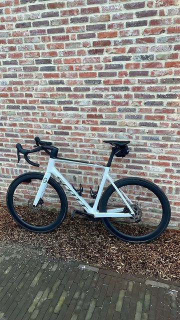 Used Scott Addict RC 40 2021 2021 Road & Gravel, White — image 2 of 4