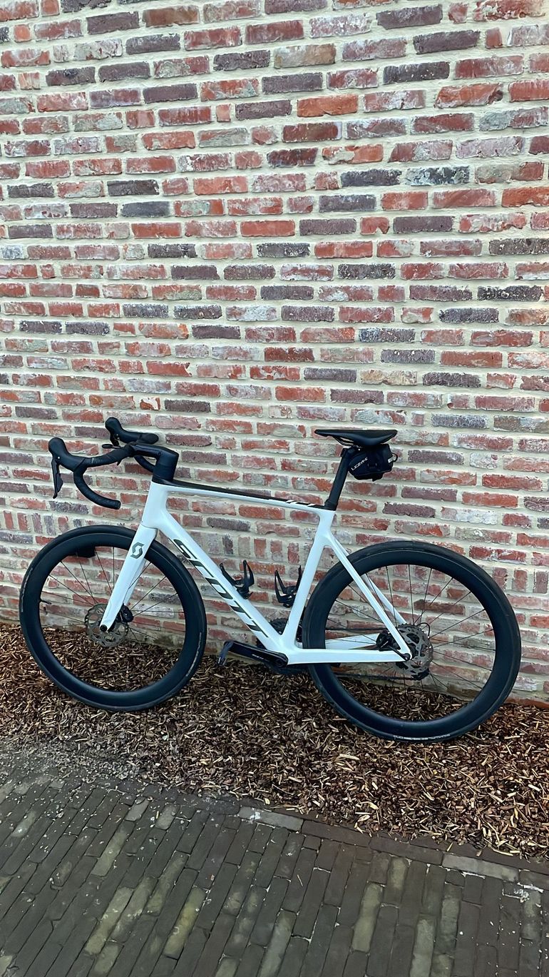 Used Scott Addict RC 40 2021 2021 Road & Gravel, White — image 2 of 4