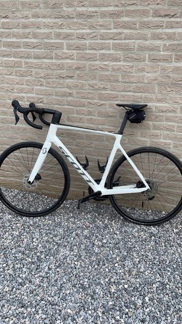 Used Scott Addict RC 40 2021 2021 Road & Gravel, White — image 3 of 4