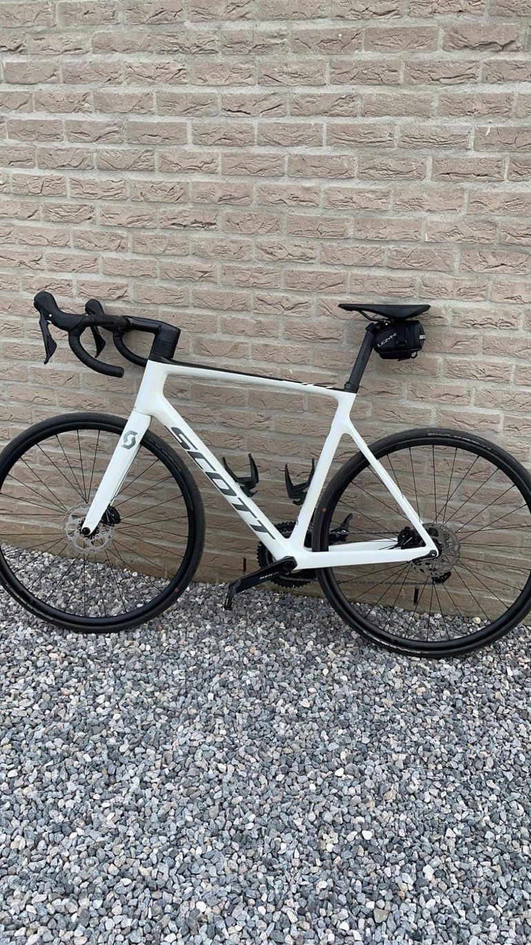 Used Scott Addict RC 40 2021 2021 Road & Gravel, White — image 3 of 4