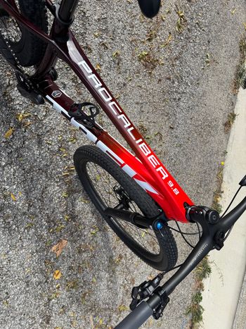 Used Trek Procaliber 9.8 2022 Mountainbike, Red — image 2 of 7
