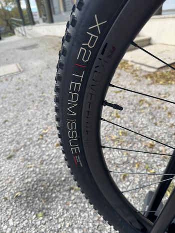 Used Trek Procaliber 9.8 2022 Mountainbike, Red — image 7 of 7
