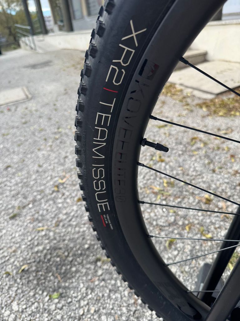 Used Trek Procaliber 9.8 2022 Mountainbike, Red — image 7 of 7