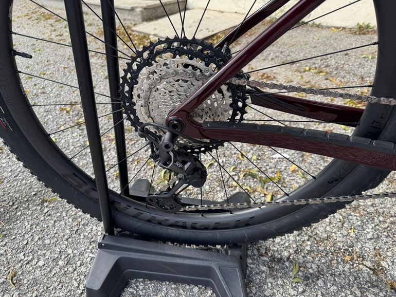 Used Trek Procaliber 9.8 2022 Mountainbike, Red — image 3 of 7