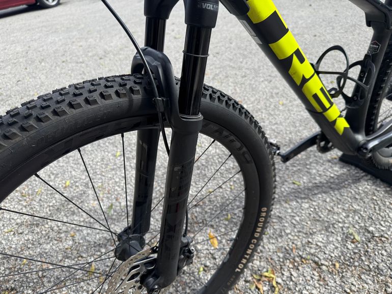 Used Trek Procaliber 9.6 2020 Mountainbike, Black — image 2 of 9