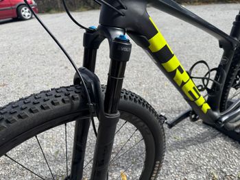 Used Trek Procaliber 9.6 2020 Mountainbike, Black — image 5 of 9