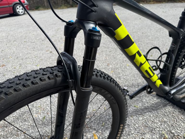 Used Trek Procaliber 9.6 2020 Mountainbike, Black — image 5 of 9