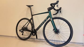 Used Scott Addict RC 20 2023 Road & Gravel, Green — image 1 of 18