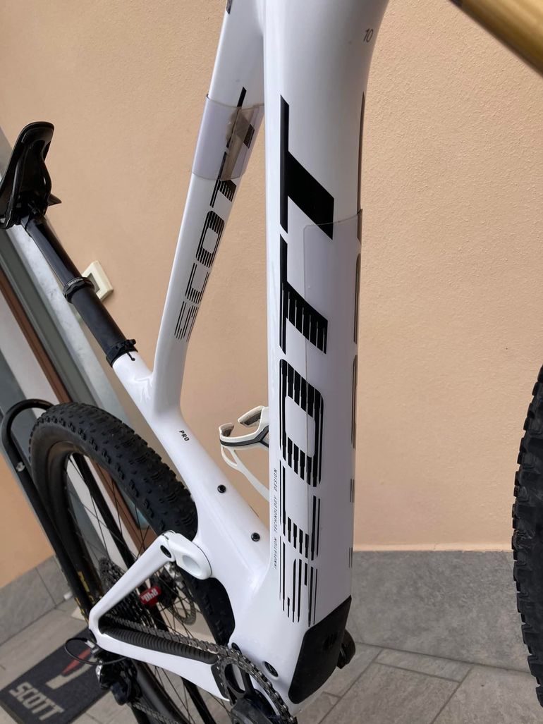 Used Scott Spark RC Pro 2023 2023 Mountainbike, White, 29 — image 2 of 3
