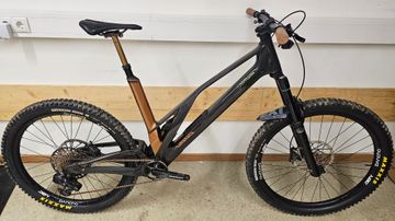 UNNO BURN SRAM GX Eagle AXS 2024 MTB de segunda mano