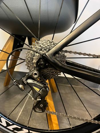 Used Canyon Aeroad CF SL 8.0 2019 2019 Road & Gravel, Black — image 4 of 9