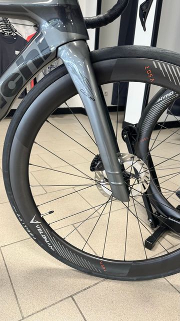 Used Bianchi Oltre Comp Ultegra Di2 2023 2023 Road & Gravel, Light Gray — image 4 of 5