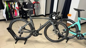Used Bianchi Oltre Comp Ultegra Di2 2023 2023 Road & Gravel, Light Gray — image 5 of 5