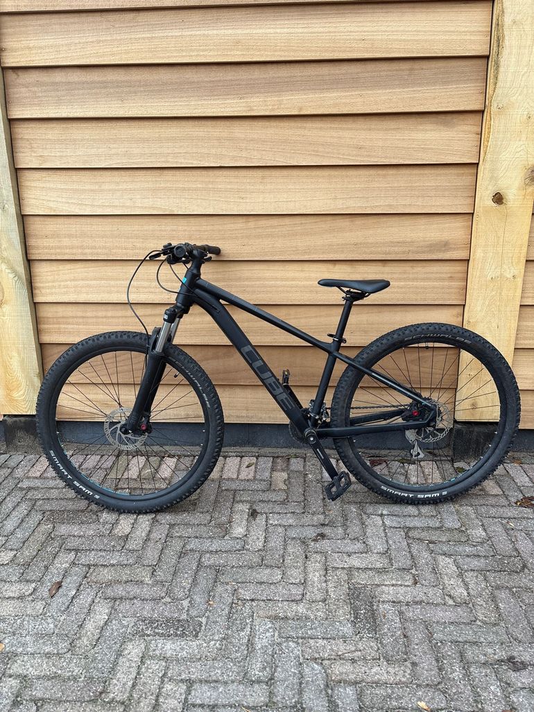 Used CUBE AIM, RACE 2022 2022 Mountainbike, Black, 27.5, 29 — image 2 of 5