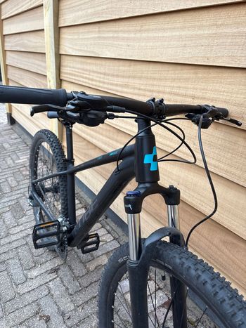 Used CUBE AIM, RACE 2022 2022 Mountainbike, Black, 27.5, 29 — image 4 of 5