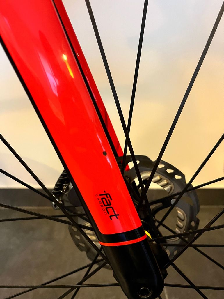Used Specialized Venge Pro Disc 2018 2018 Road & Gravel, Red — image 8 of 14