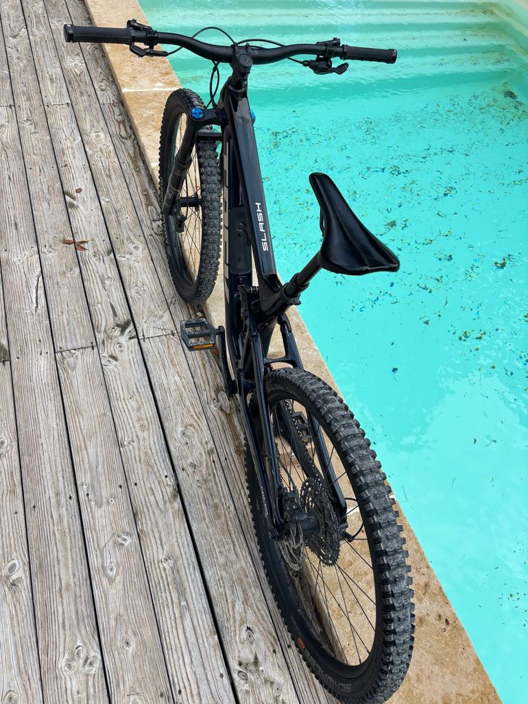 Used Trek Slash 9.7 Gen 5 2023 2023 Mountainbike, Blue, 29 — image 5 of 5