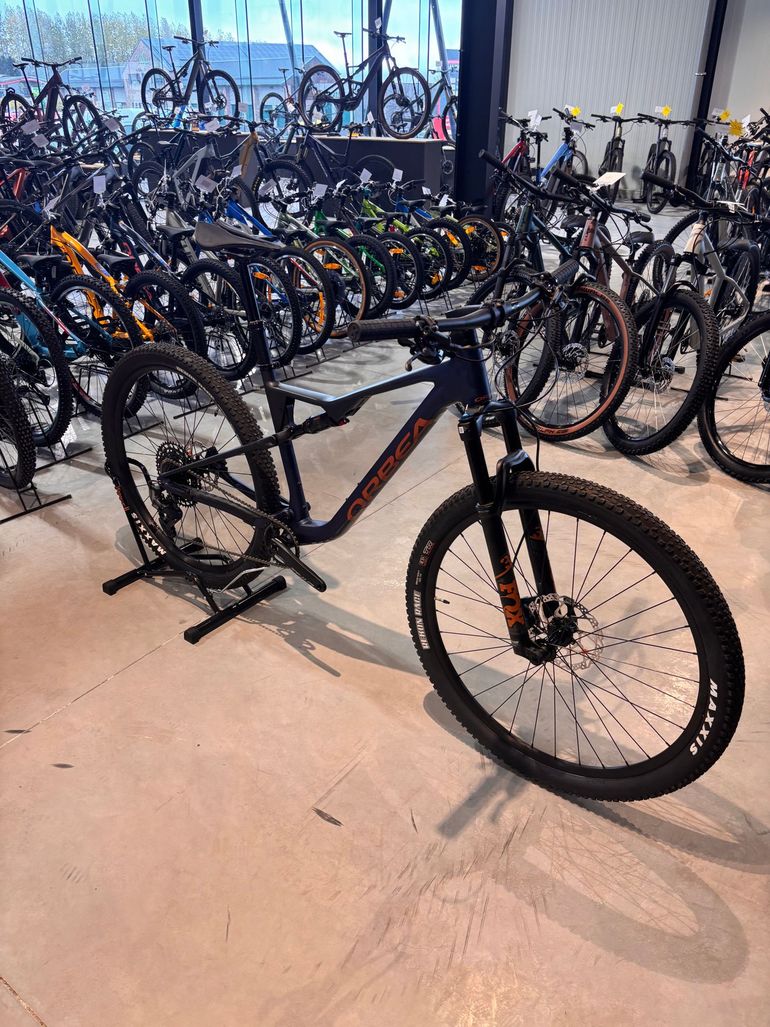 Used Orbea OIZ H20 2024 2024 Mountainbike, Blue, 29 — image 2 of 3