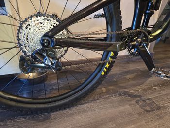 Used Giant Reign 1 2023 2023 Mountainbike, Light Gray, 29 — image 3 of 5