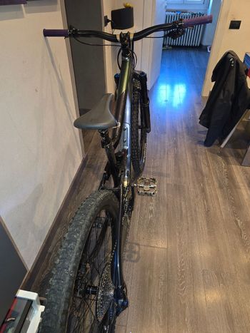 Used Giant Reign 1 2023 2023 Mountainbike, Light Gray, 29 — image 5 of 5