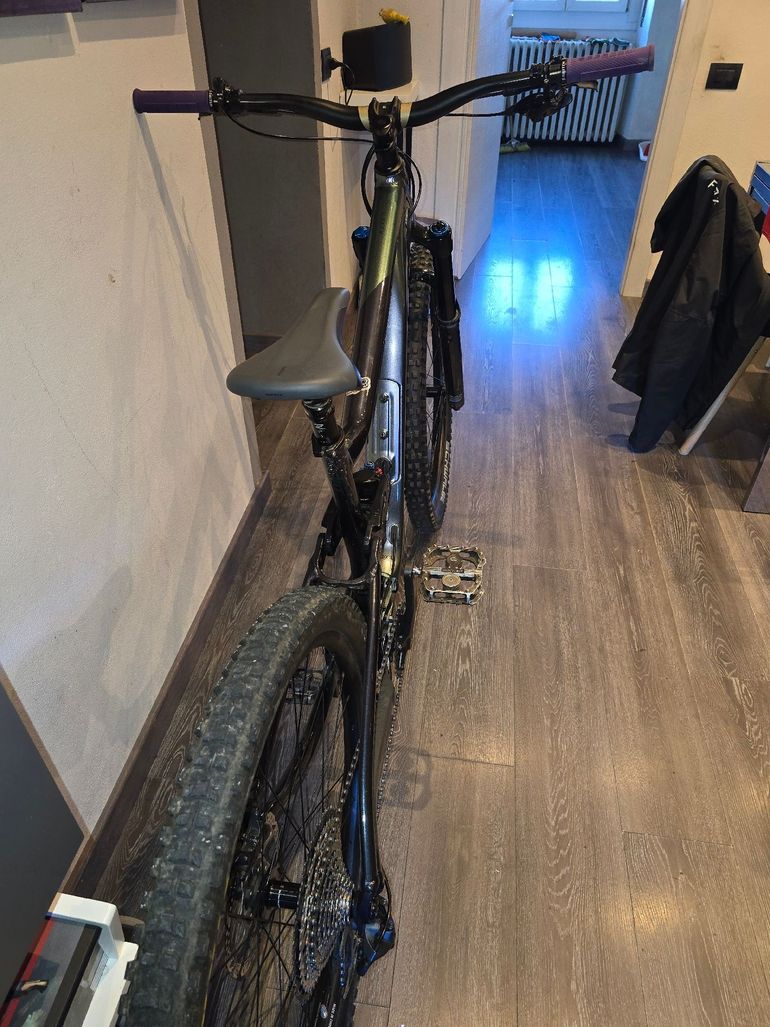 Used Giant Reign 1 2023 2023 Mountainbike, Light Gray, 29 — image 5 of 5