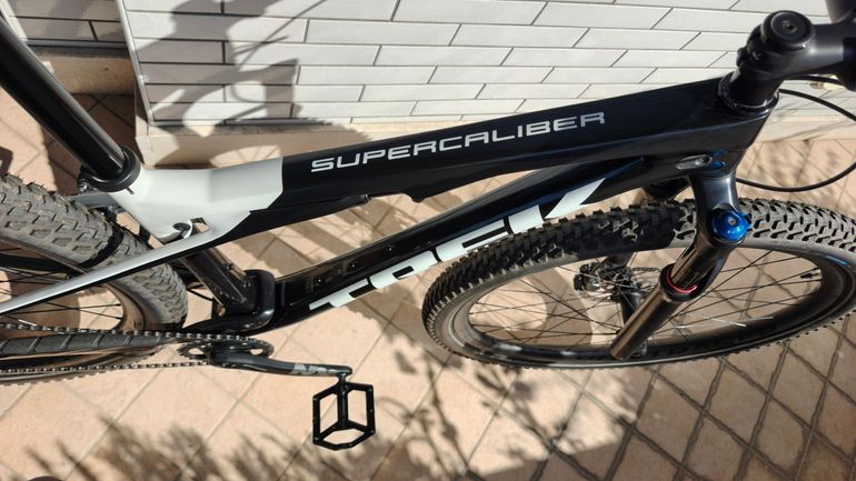 Used Trek Supercaliber 9.7 2021 2021 Mountainbike, Black, 29 — image 9 of 36