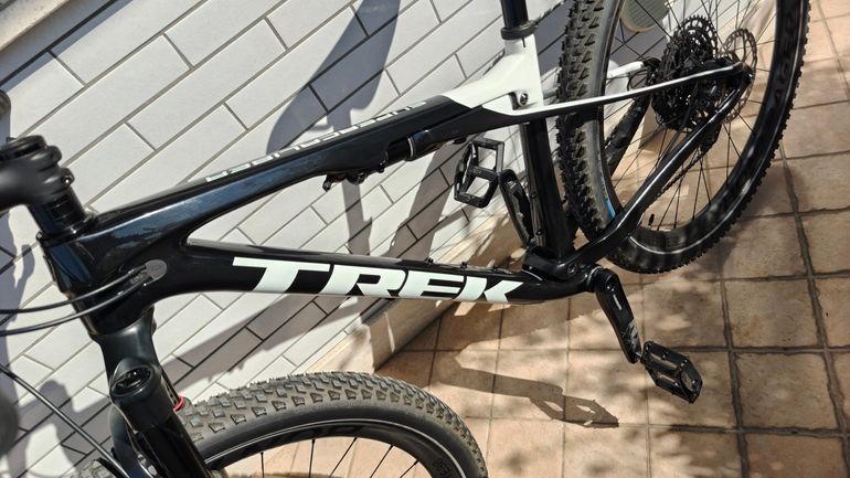 Used Trek Supercaliber 9.7 2021 2021 Mountainbike, Black, 29 — image 18 of 36