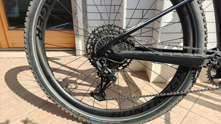 Used Trek Supercaliber 9.7 2021 2021 Mountainbike, Black, 29 — image 2 of 36