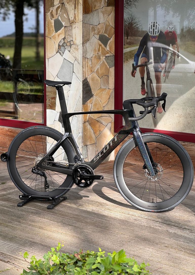 Used Scott Foil RC 20 2024 2024 Road & Gravel, Black — image 1 of 7