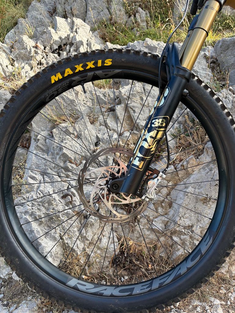 Used Orbea Rallon Shimano SLX 2023 Mountainbike, Orange — image 9 of 10
