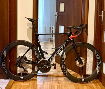 Used Giant Propel Advanced 2 2025 Road & Gravel, Black — image 1 of 9
