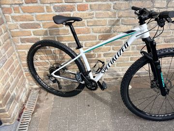 Used Specialized RH WMN PRO 29 2019 Mountainbike, White — image 7 of 7