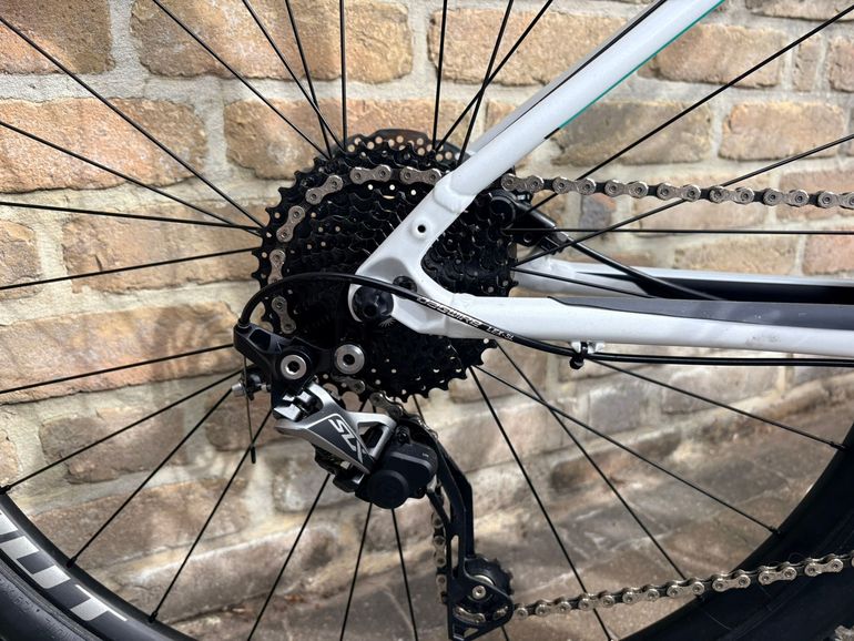 Used Specialized RH WMN PRO 29 2019 Mountainbike, White — image 5 of 7
