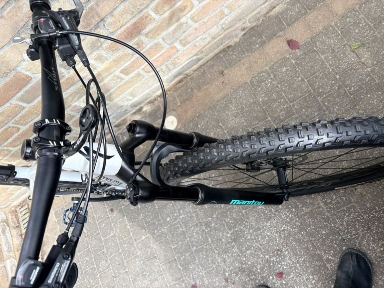 Used Specialized RH WMN PRO 29 2019 Mountainbike, White — image 6 of 7
