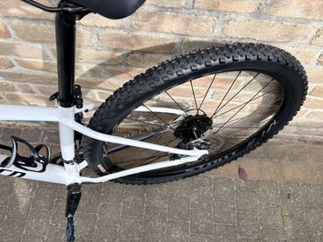 Used Specialized RH WMN PRO 29 2019 Mountainbike, White — image 3 of 7