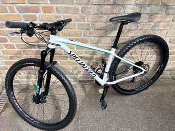Used Specialized RH WMN PRO 29 2019 Mountainbike, White — image 1 of 7