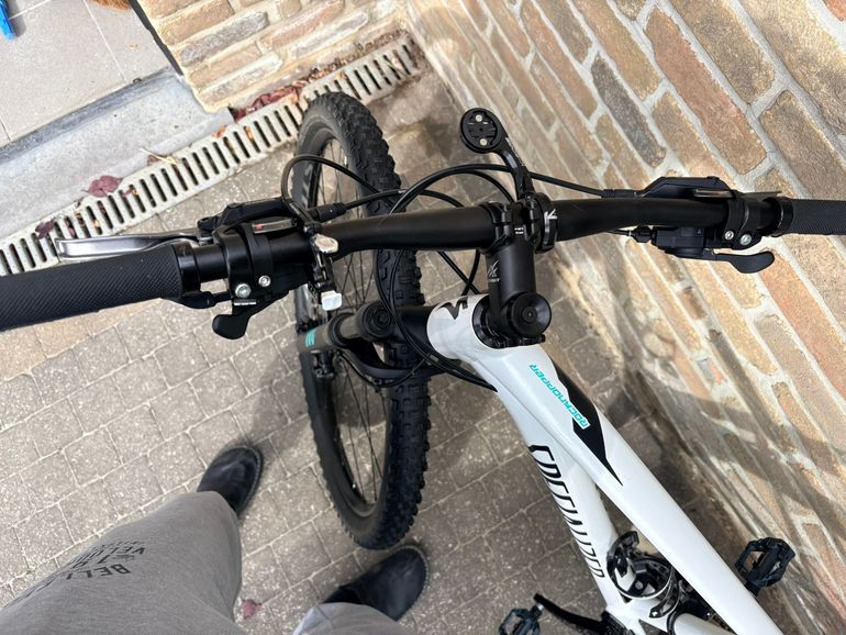 Used Specialized RH WMN PRO 29 2019 Mountainbike, White — image 2 of 7